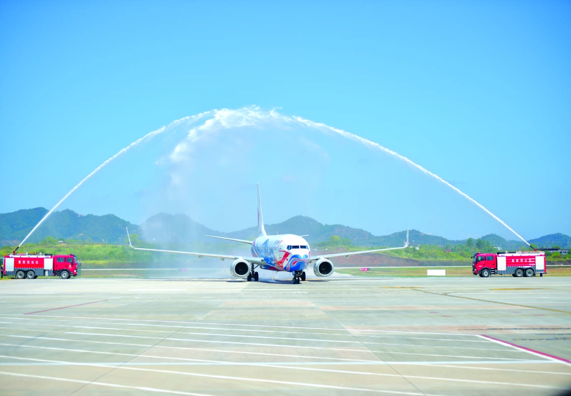 快看，北京飛機來了！